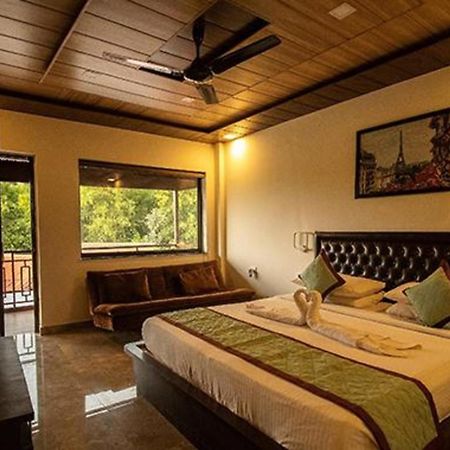 Fabhotel La Gracia Resort Morjim Bagian luar foto