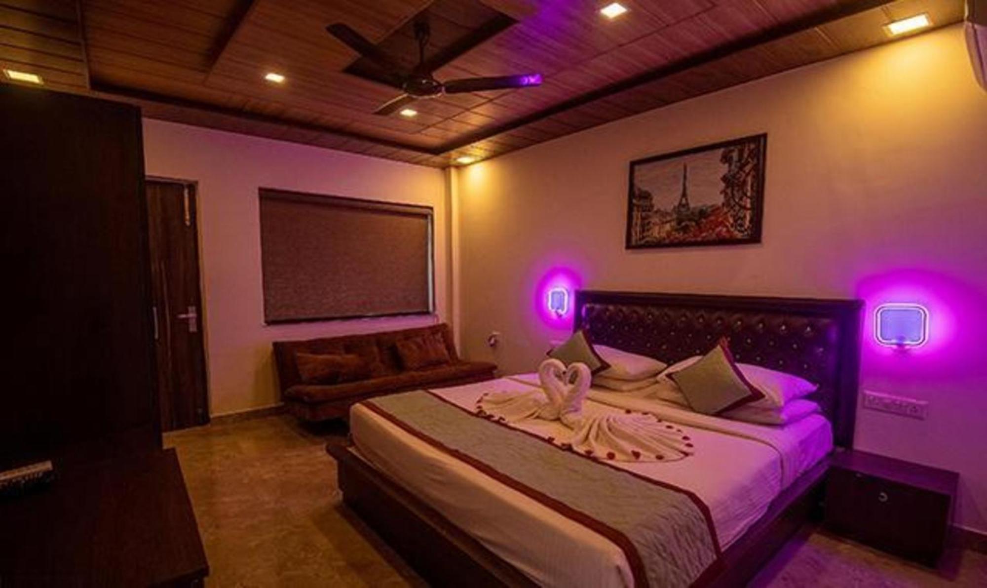 Fabhotel La Gracia Resort Morjim Bagian luar foto